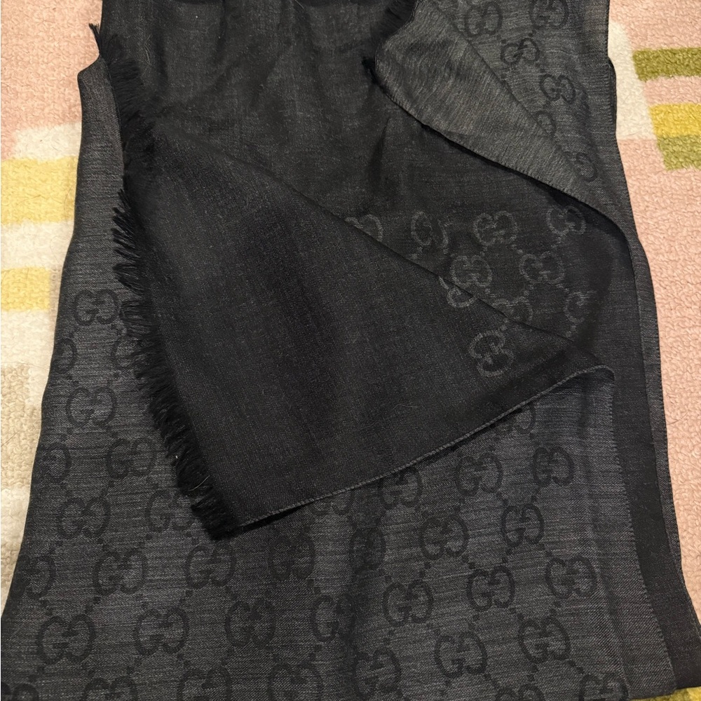 Gucci Scarf (black and gray)